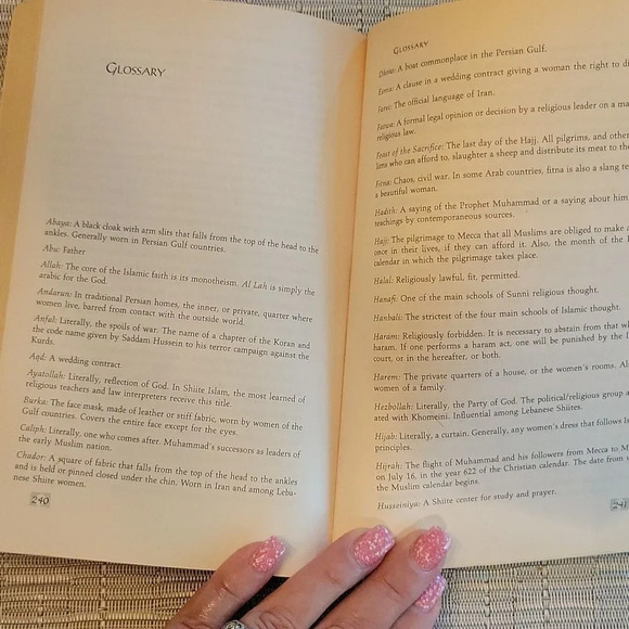 Nine Parts of Desire: The Hidden World of Islamic Women, soft cover - Picture 4 of 6